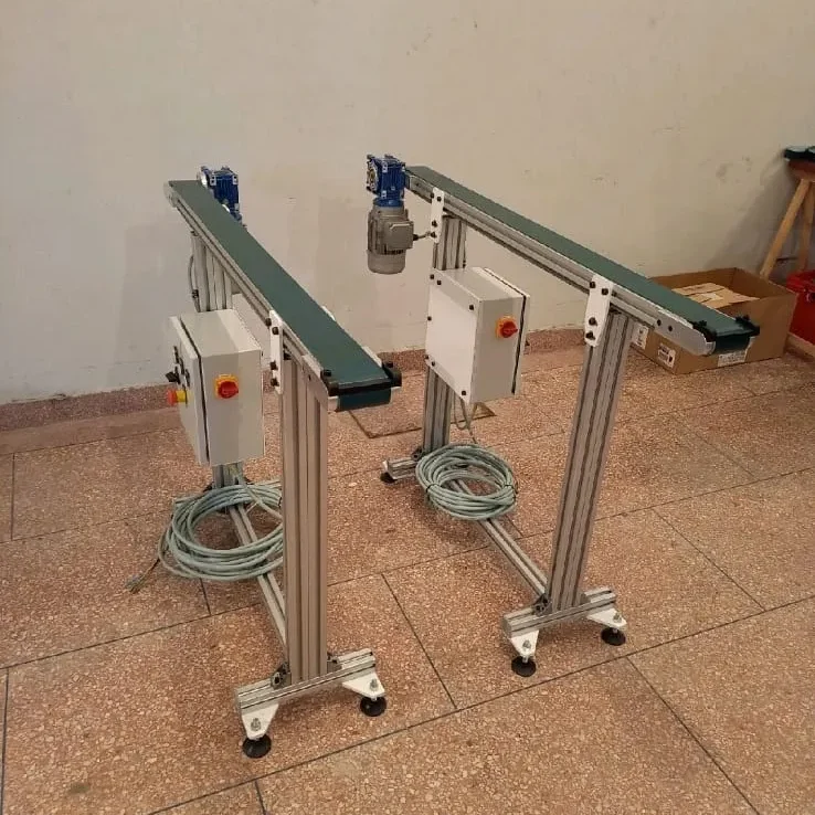 Fabrication de convoyeurs à bande rouleaux sur mesure à Tanger – Automatisation intégrée et ascenseurs industriels par 3M Mécanique.