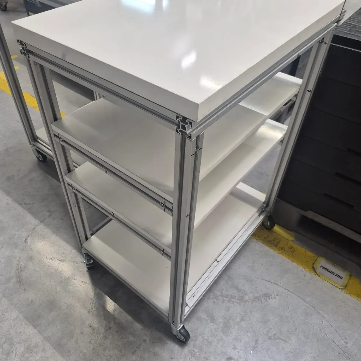 Menuiserie aluminium inox AISI 304/316 sur mesure à Tanger – Finitions brossées polies pour agroalimentaire pharma par 3M Mécanique.