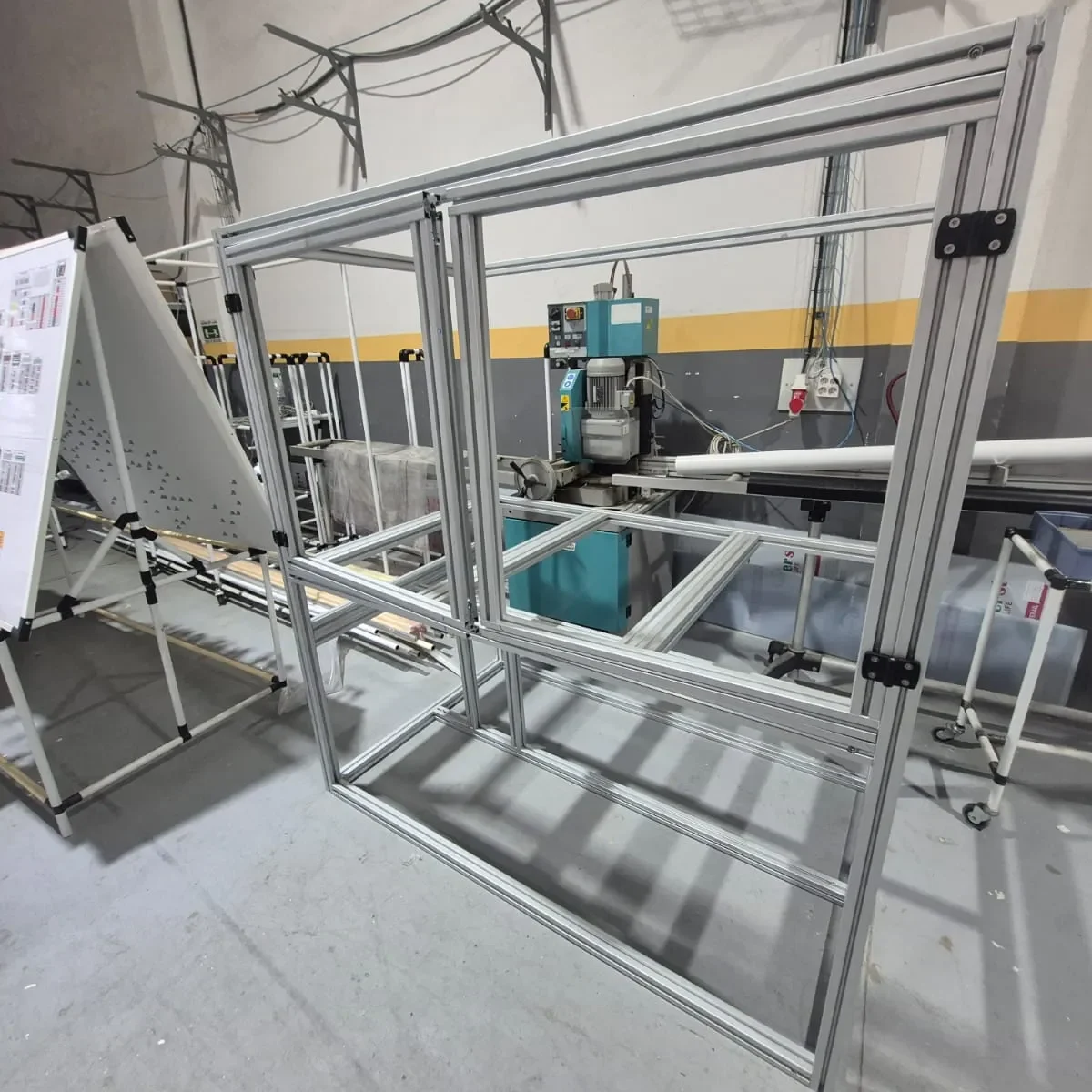 Menuiserie aluminium inox AISI 304/316 sur mesure à Tanger – Finitions brossées polies pour agroalimentaire pharma par 3M Mécanique.