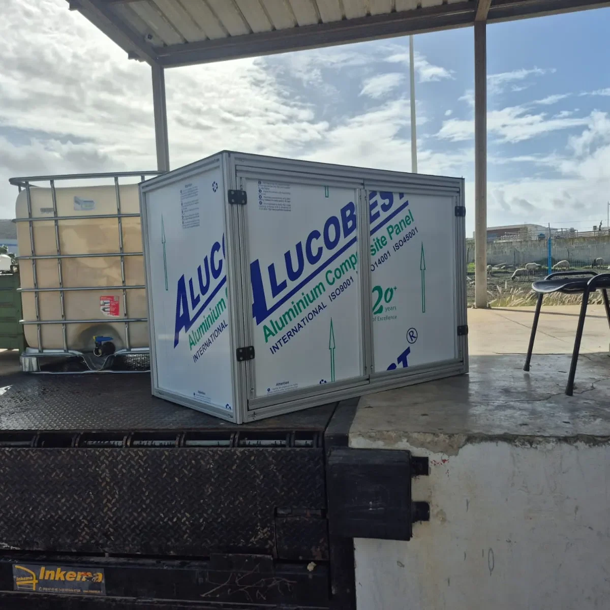 Menuiserie aluminium inox AISI 304/316 sur mesure à Tanger – Finitions brossées polies pour agroalimentaire pharma par 3M Mécanique.